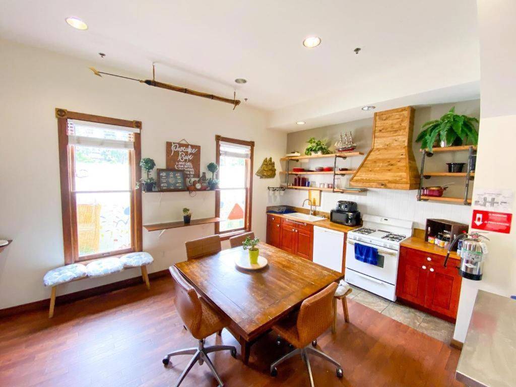 International Travelers House Downtown - Adults Only Albergue *